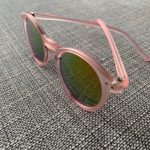 Matte frosted pink reflective wayfarer sunglasses - Picture 4 of 4